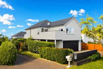 2/20 Tui Glen Road, Birkenhead