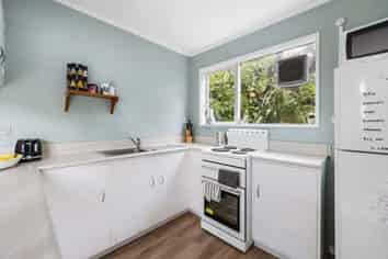 b/4 Chancellor Way, Crofton Downs