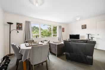 b/4 Chancellor Way, Crofton Downs