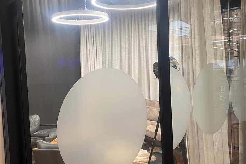 Elevate your workspace in Saatchi - Fler