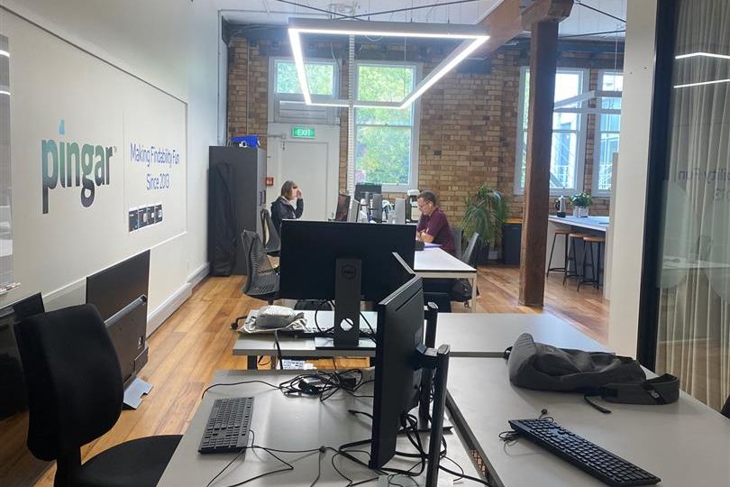 Elevate your workspace in Saatchi - Bild 6