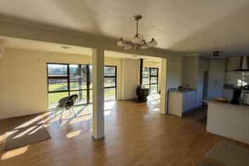 290sqm Office | 3,000sqm Yard | Drury