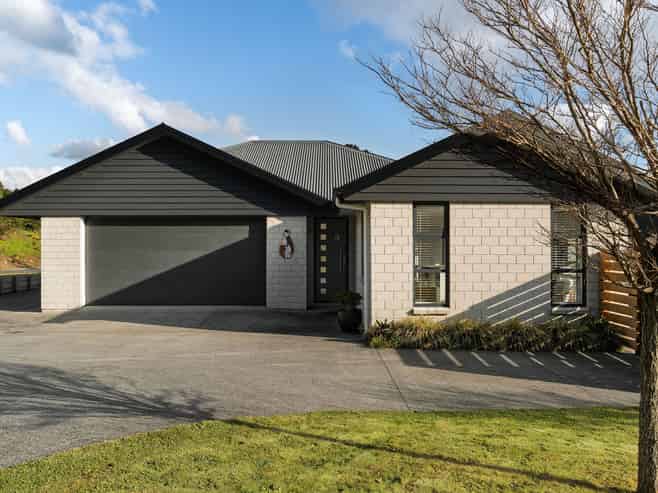 8 Conniston Way, Pyes Pa