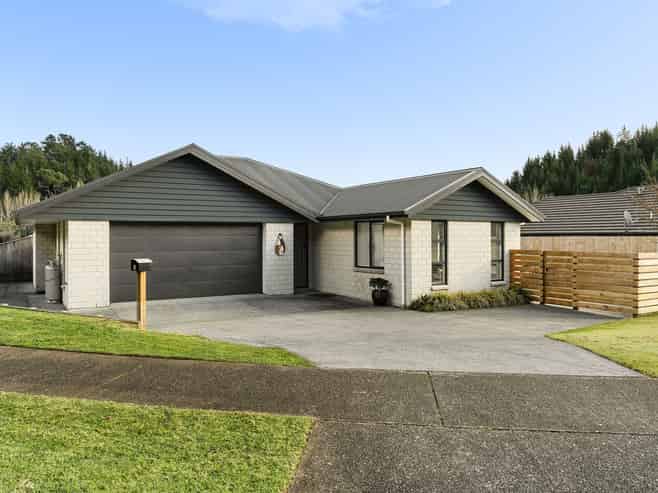 8 Conniston Way, Pyes Pa