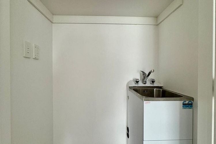 Bright, Modern & just a year old – 3-Bedroom Home – další