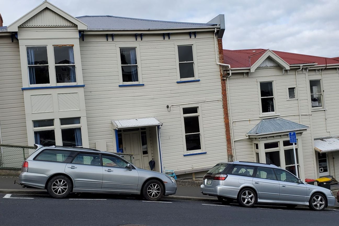 2 x 7 Bed Flats with Decks - Great Location! – pohled 2