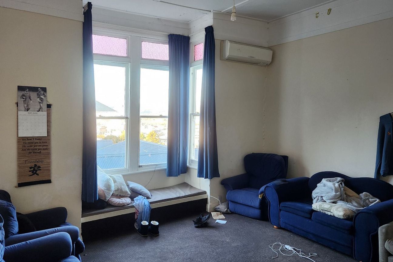 2 x 7 Bed Flats with Decks - Great Location! - Widok 3