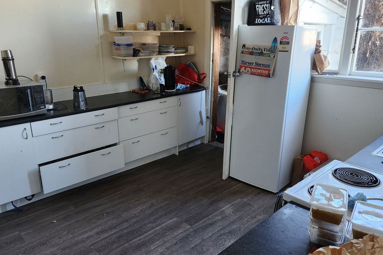 2 x 7 Bed Flats with Decks - Great Location! - Widok 5