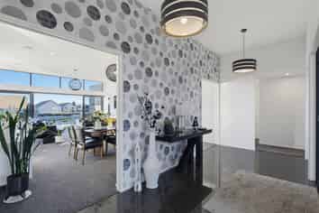 7 Waterton Point, Huntingdon/Lake Hood