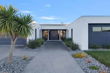 7 Waterton Point, Huntingdon/Lake Hood