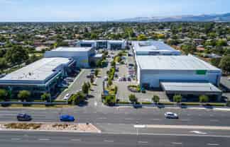 Large Office near the Airport with Ample Parking