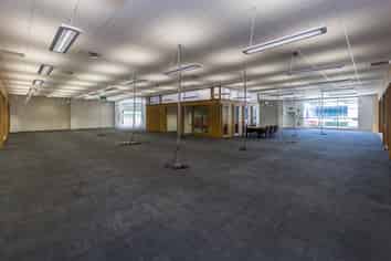 Large Office near the Airport with Ample Parking