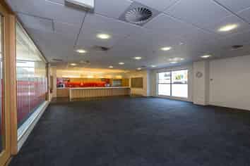 Large Office near the Airport with Ample Parking