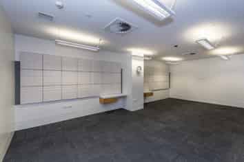 Large Office near the Airport with Ample Parking