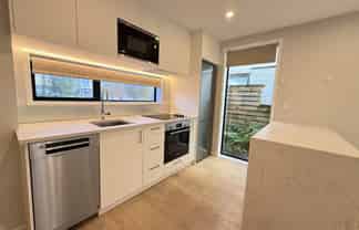 2/2 Parson Lane, Papatoetoe