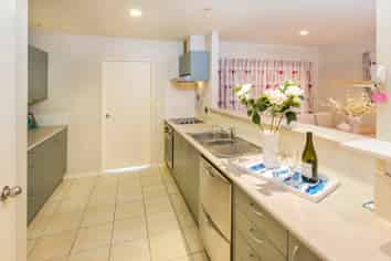 10 Spalding Rise, Golflands