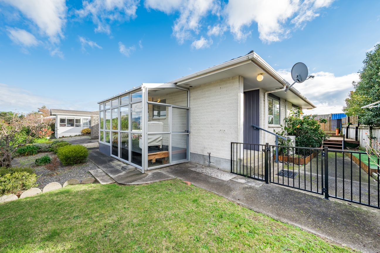 A Smart Start in Raumati Beach - Aanzicht 2