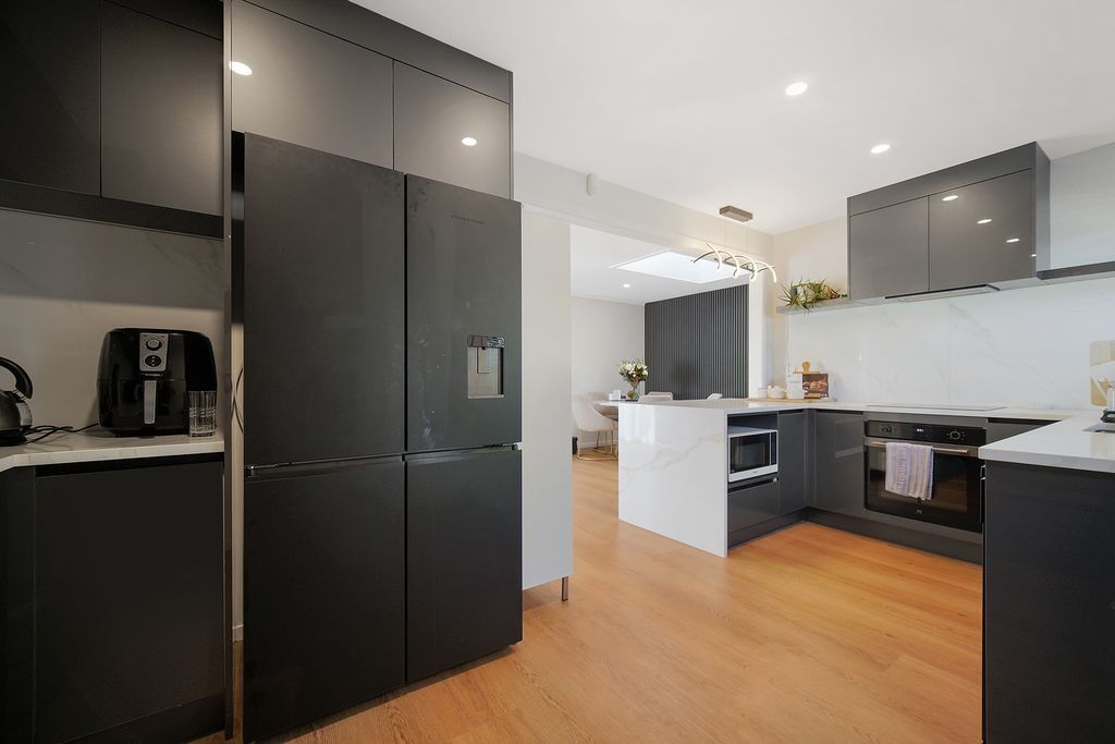 Spacious family home with great school zones! - Aanzicht 6