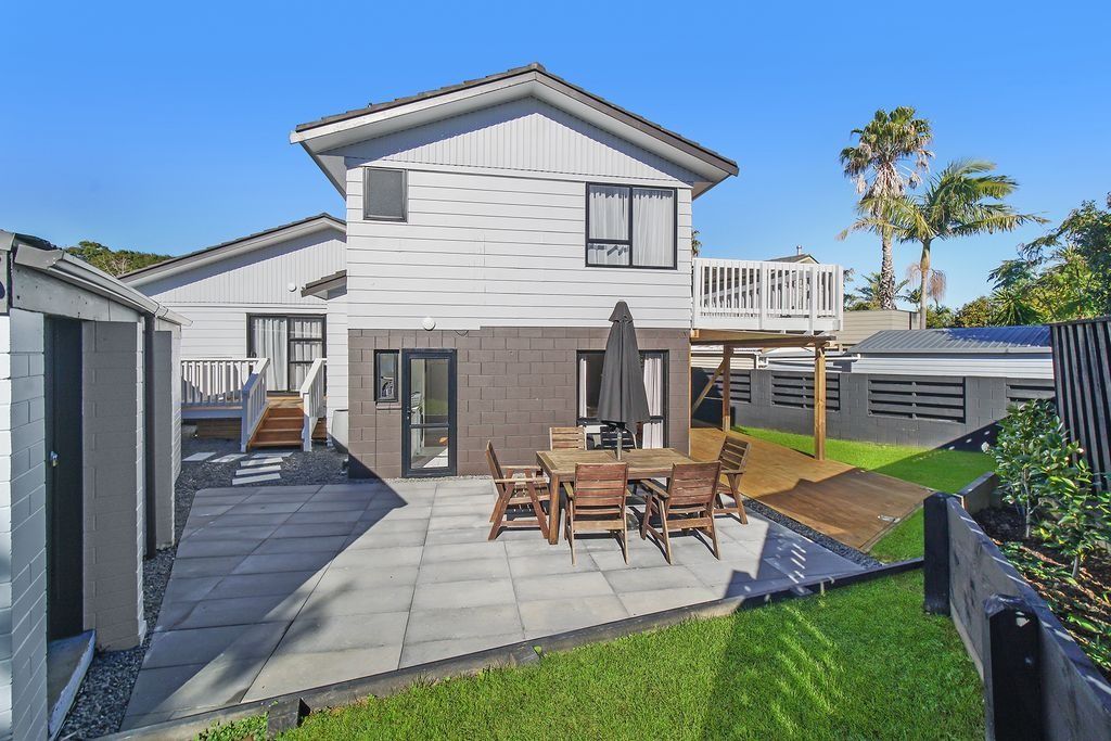 Spacious family home with great school zones! - Aanzicht 2