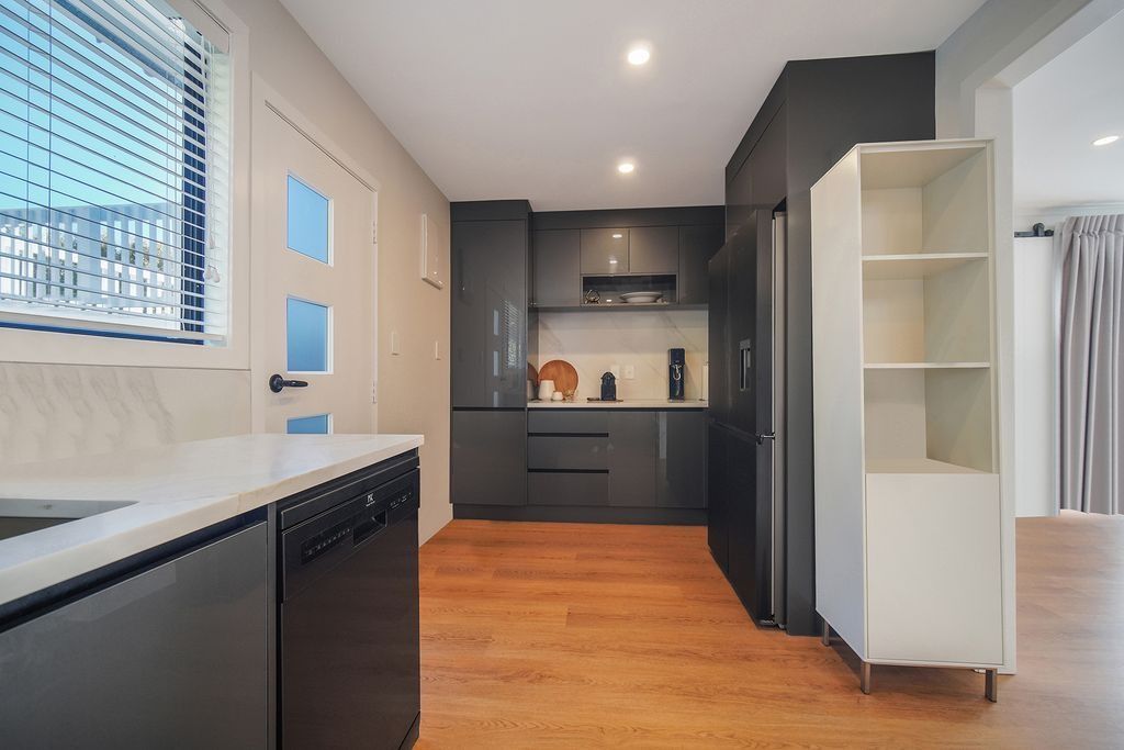Spacious family home with great school zones! - Meer