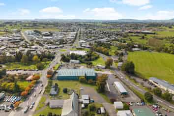 Large format commercial space with parking