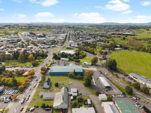 Large format commercial space with parking
