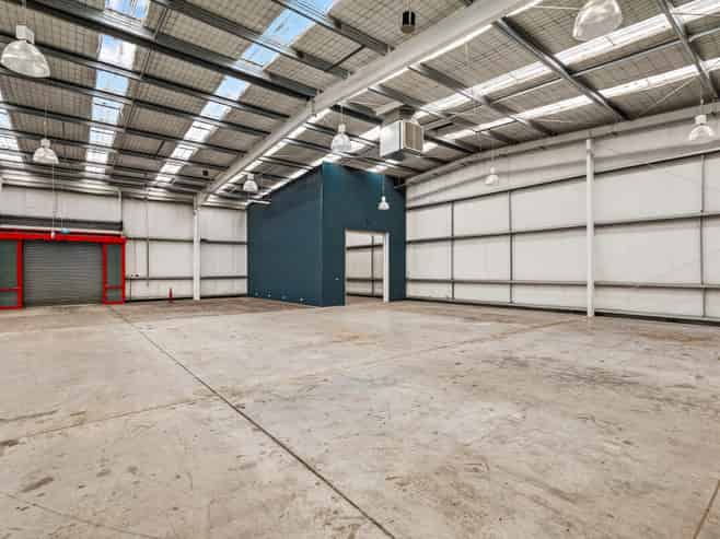 Large format commercial space with parking