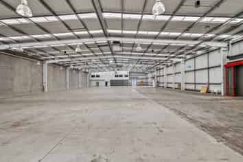 Large format commercial space with parking