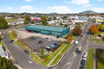 Large format commercial space with parking