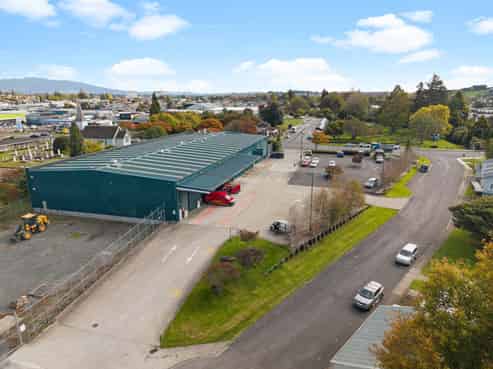 Large format commercial space with parking