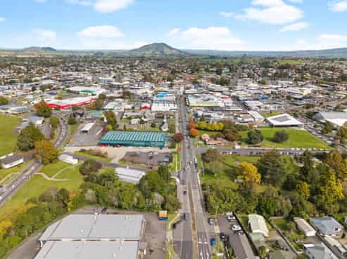 Large format commercial space with parking