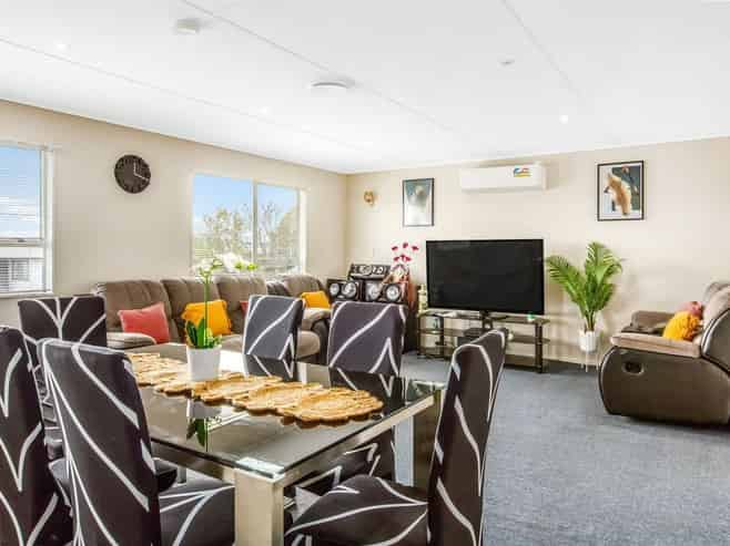 88 Arahura Crescent, Waitangirua