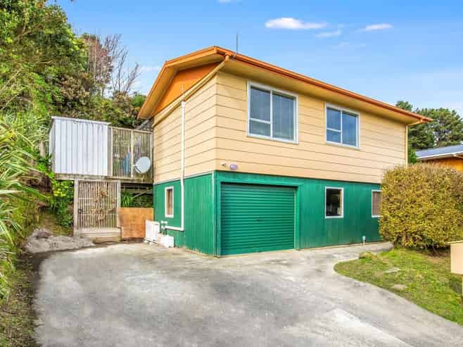88 Arahura Crescent, Waitangirua