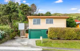 88 Arahura Crescent, Waitangirua