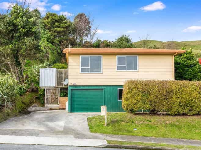 88 Arahura Crescent, Waitangirua