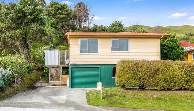 88 Arahura Crescent, Waitangirua