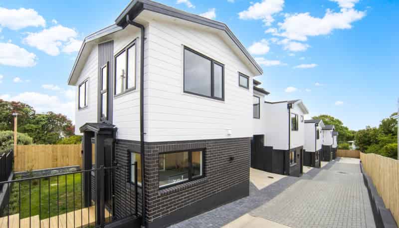 70D Golf Road, New Lynn