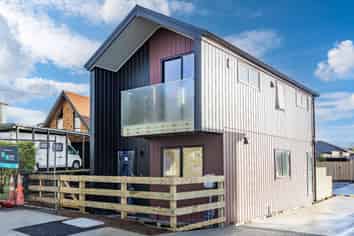 2/360 Main Road, Huapai