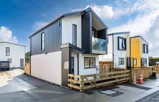 2/360 Main Road, Huapai