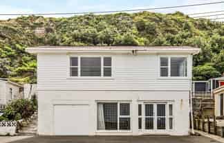 34 Moa Point Road , Lyall Bay