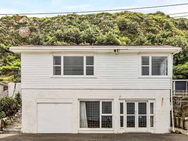 34 Moa Point Road , Lyall Bay
