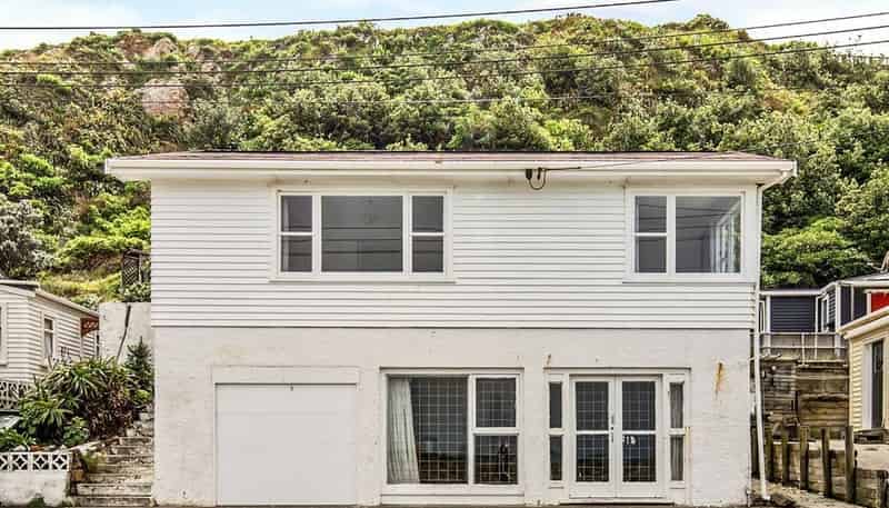 34 Moa Point Road , Lyall Bay