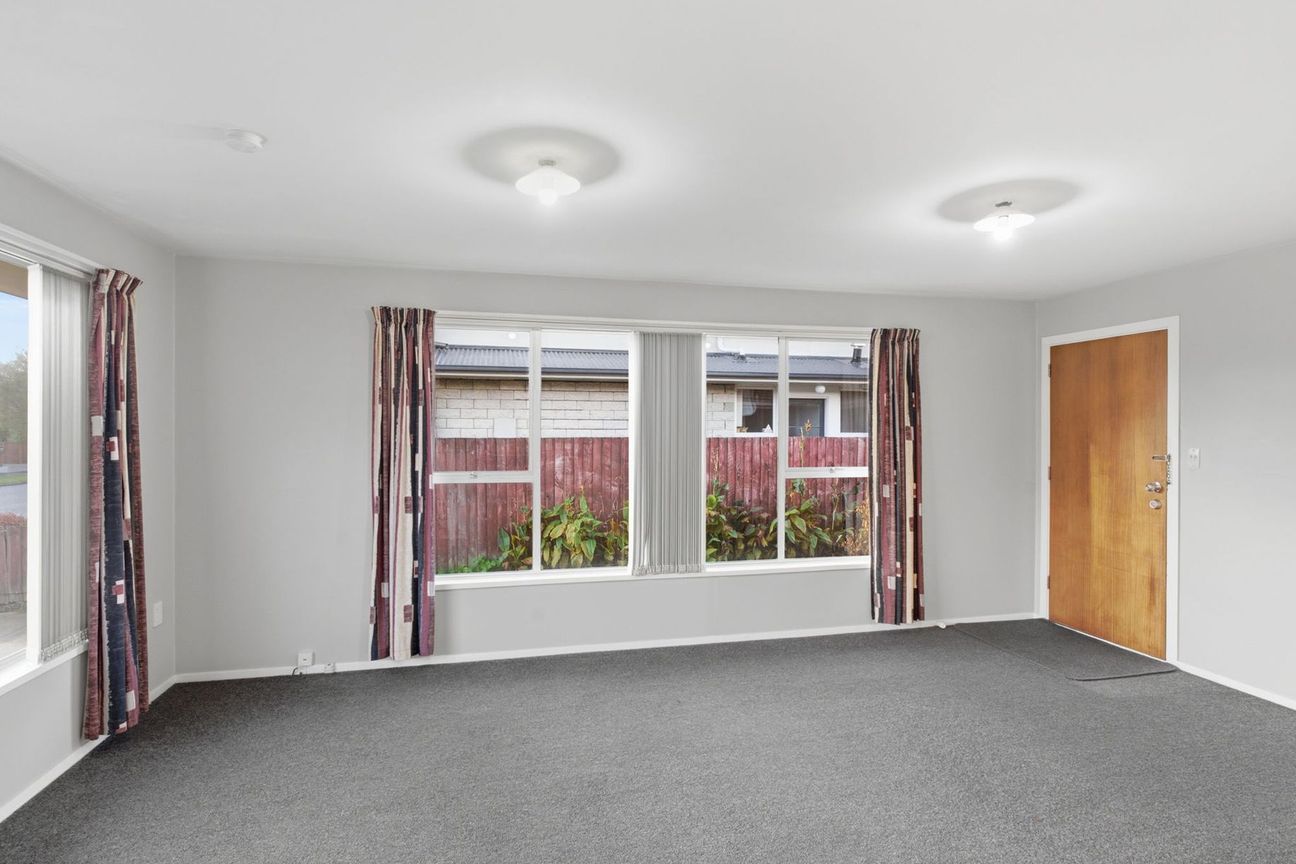 Solidly Built, Generously Proportioned & Priced! - Bild 5
