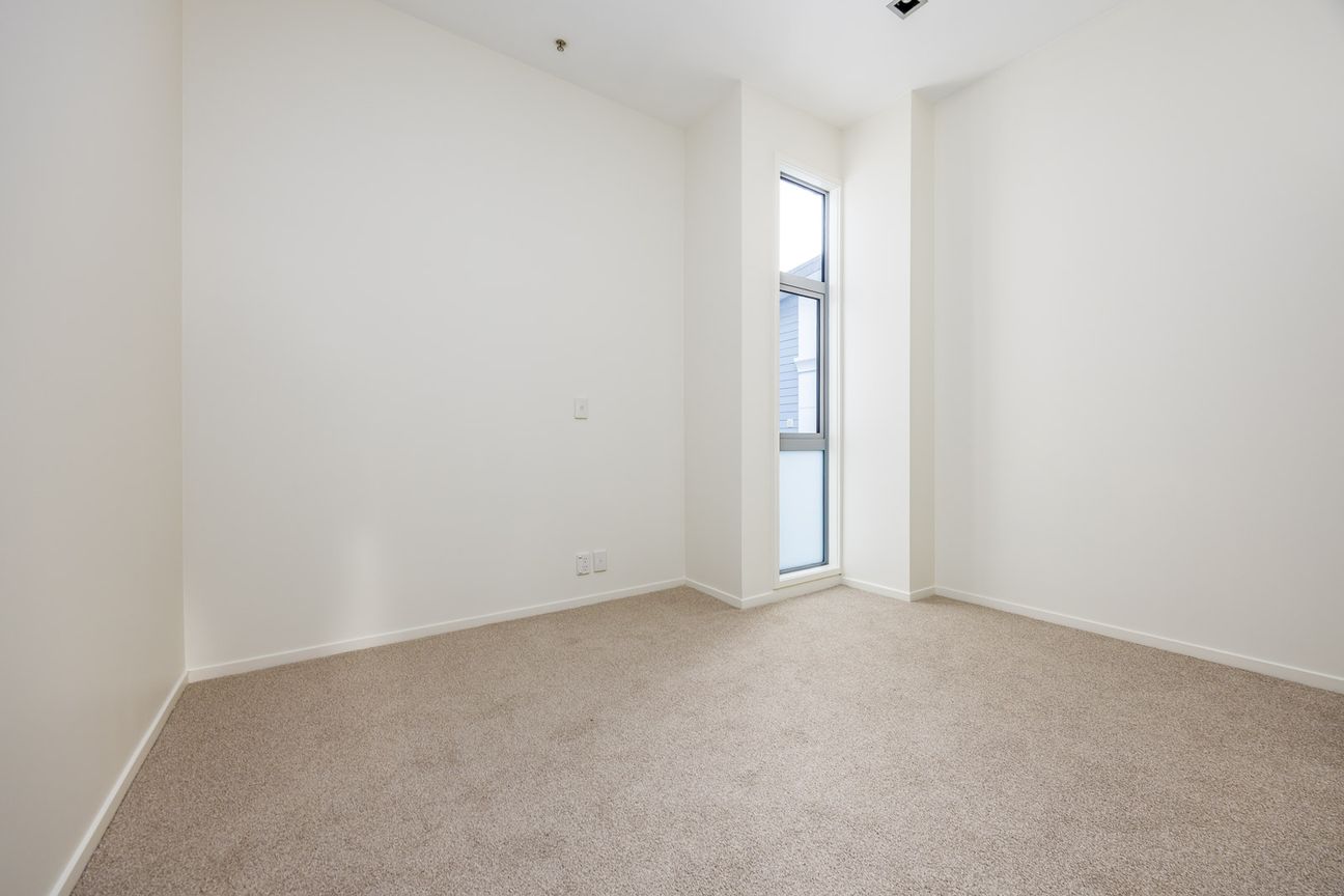 Modern Uptown Apartment with Two Bedrooms, Two Bathrooms & Secure Parking - Więcej