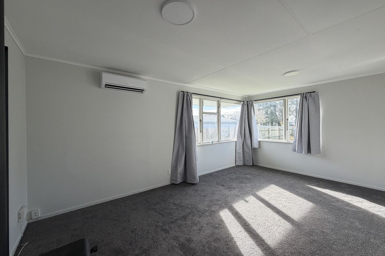 Freshly Updated 3-Bedroom Home Ready to Move In - Widok 3