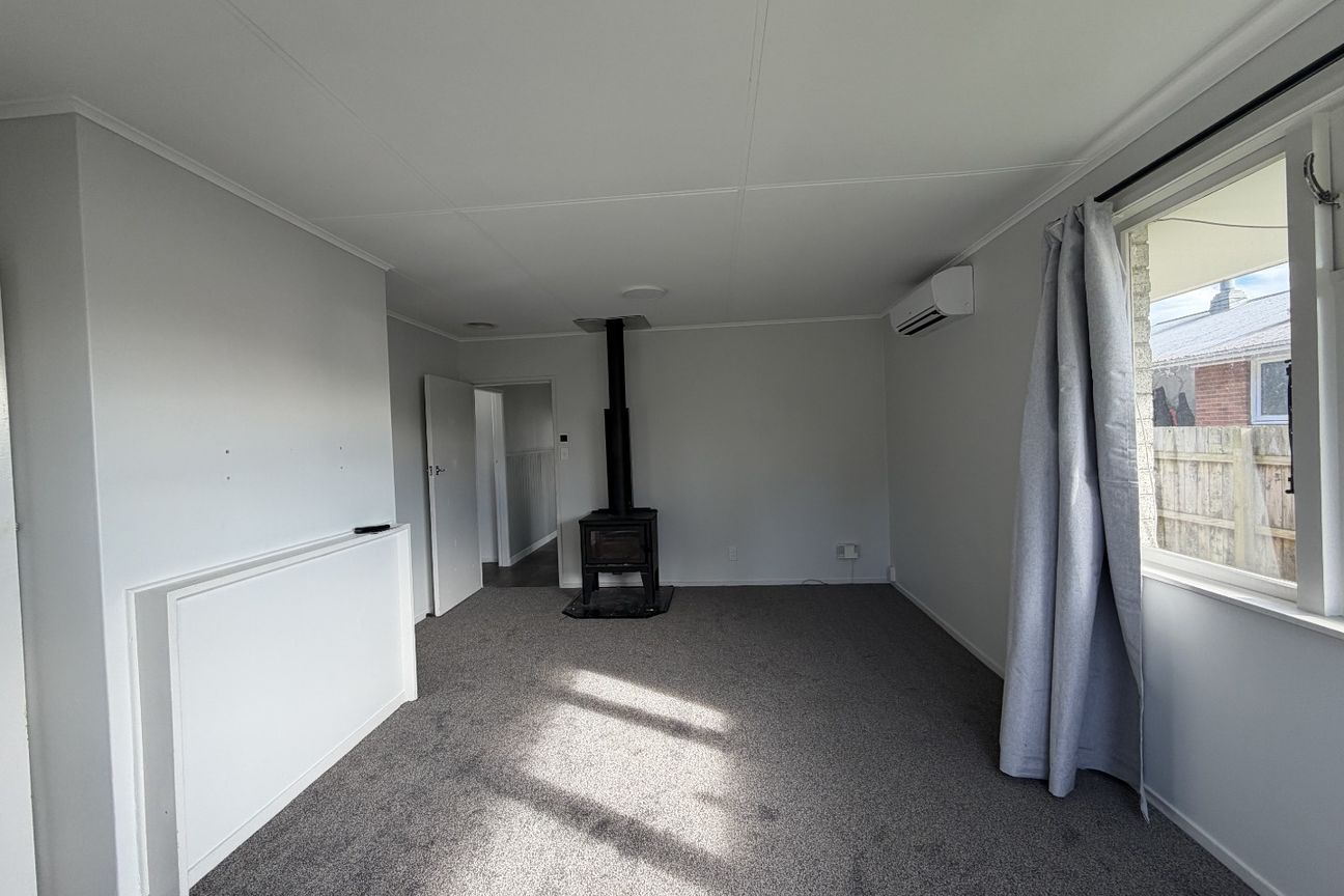 Freshly Updated 3-Bedroom Home Ready to Move In - Widok 4
