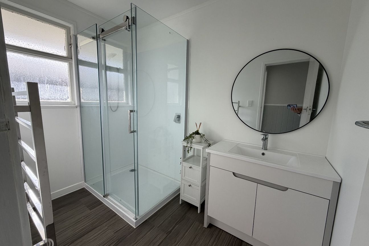 Freshly Updated 3-Bedroom Home Ready to Move In - Widok 2