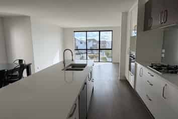 46  Seafarer Crescent, Stanmore Bay
