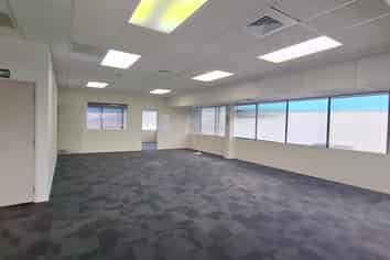 LINCOLN MANOR OFFICE SUITE