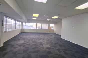 LINCOLN MANOR OFFICE SUITE